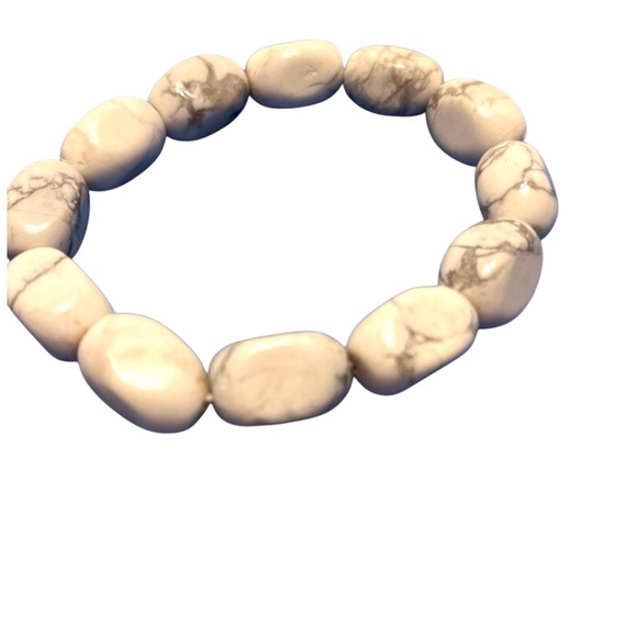 Handmade Howlite Stone Elastic Bracelet. - Picture 1 of 1